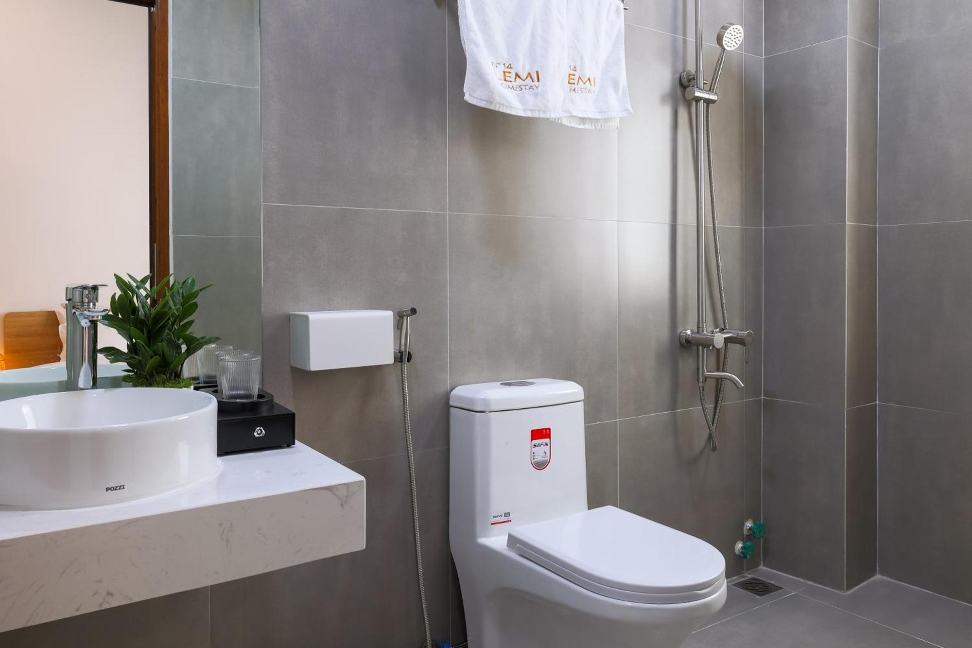 Lemi - Homestay In Hue Bagian luar foto
